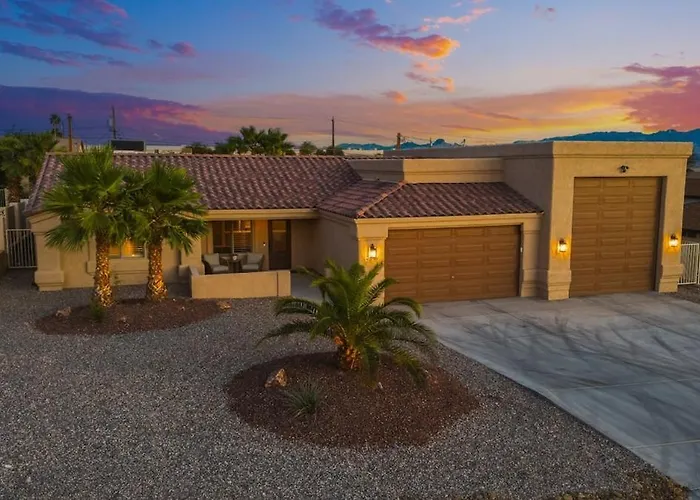 Hillside Hideaway - Pool, Bbq, Private Backyard