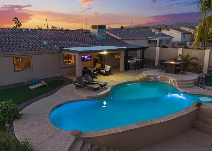 Hillside Hideaway - Pool, Bbq, Private Backyard Villa *