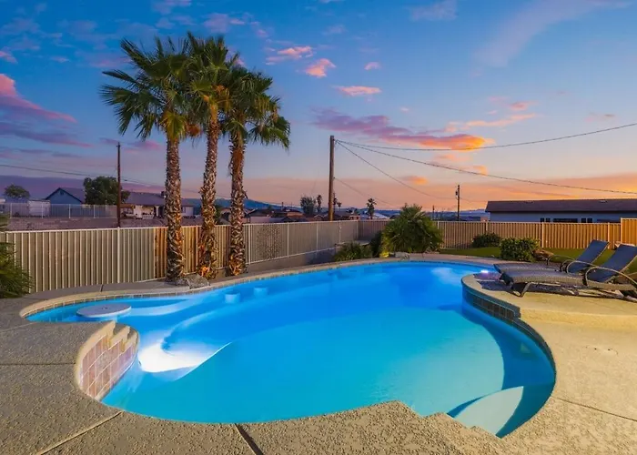 Hillside Hideaway - Pool, Bbq, Private Backyard Villa
