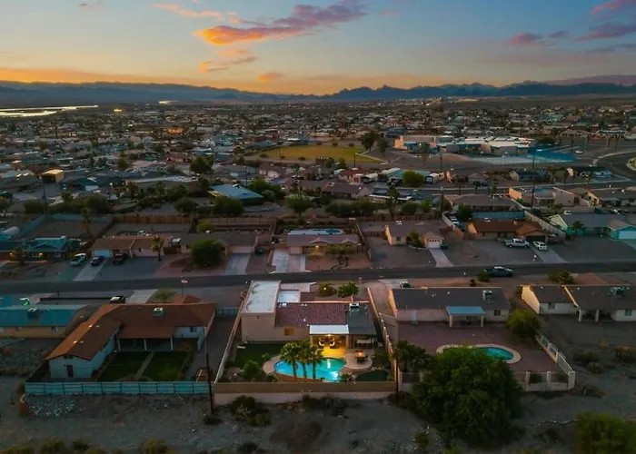 Villa Hillside Hideaway - Pool, Bbq, Private Backyard *