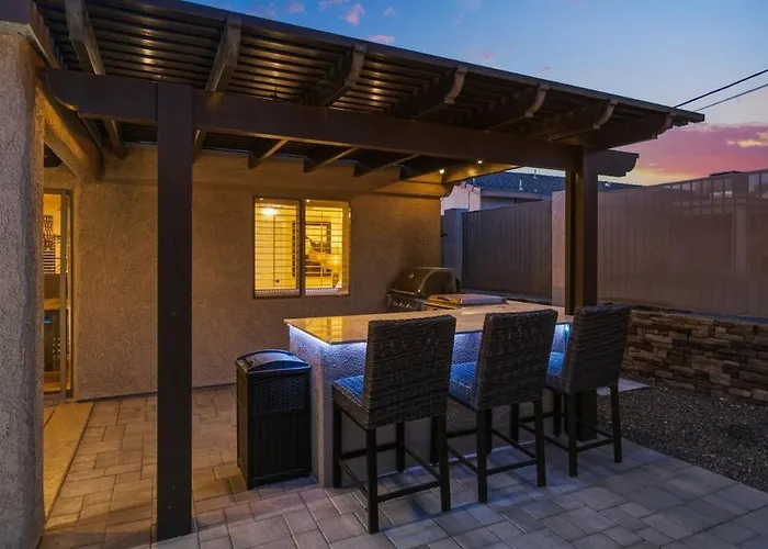 Villa Hillside Hideaway - Pool, Bbq, Private Backyard Lake Havasu City