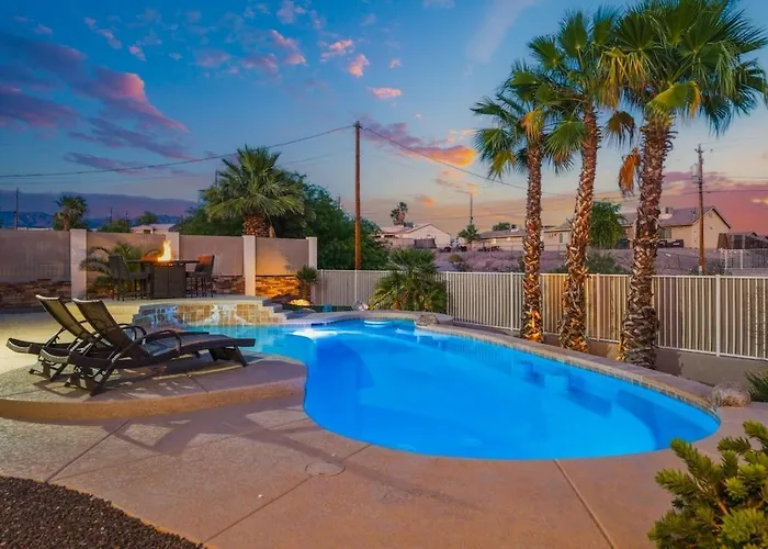 Villa Hillside Hideaway - Pool, Bbq, Private Backyard *