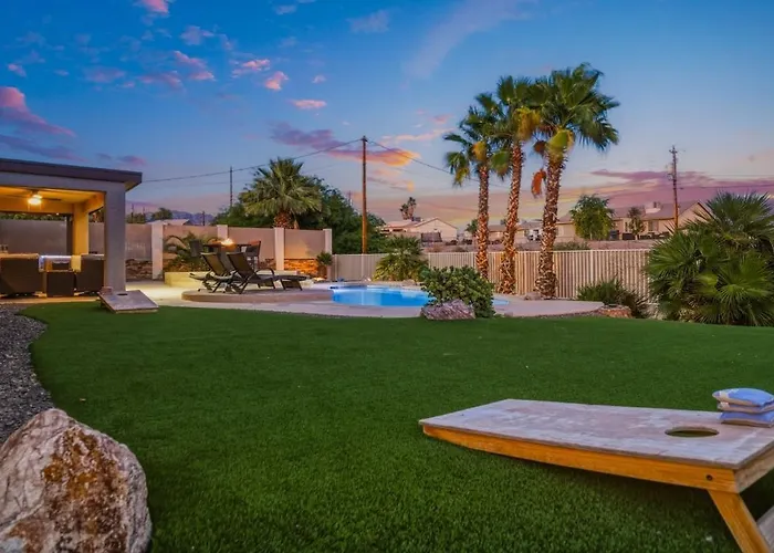 Hillside Hideaway - Pool, Bbq, Private Backyard Villa