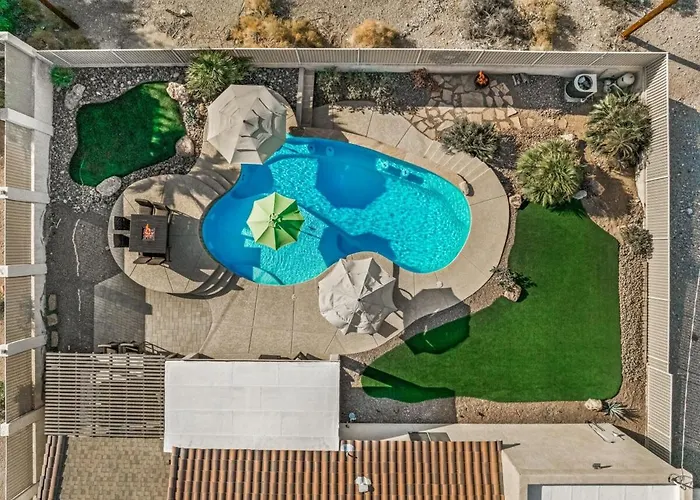 Villa Hillside Hideaway - Pool, Bbq, Private Backyard *