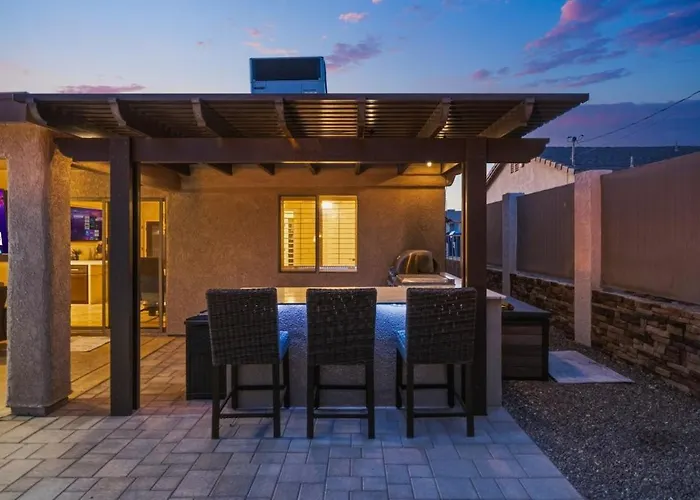 Hillside Hideaway - Pool, Bbq, Private Backyard