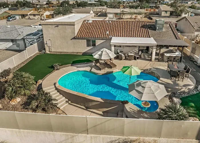 Hillside Hideaway - Pool, Bbq, Private Backyard Villa *