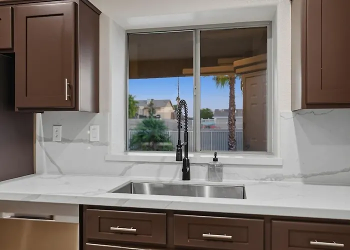Hillside Hideaway - Pool, Bbq, Private Backyard Villa Lake Havasu City