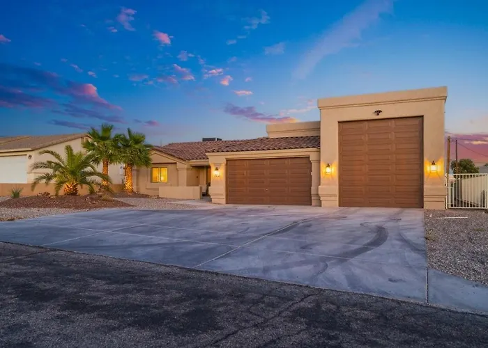 Villa Hillside Hideaway - Pool, Bbq, Private Backyard *