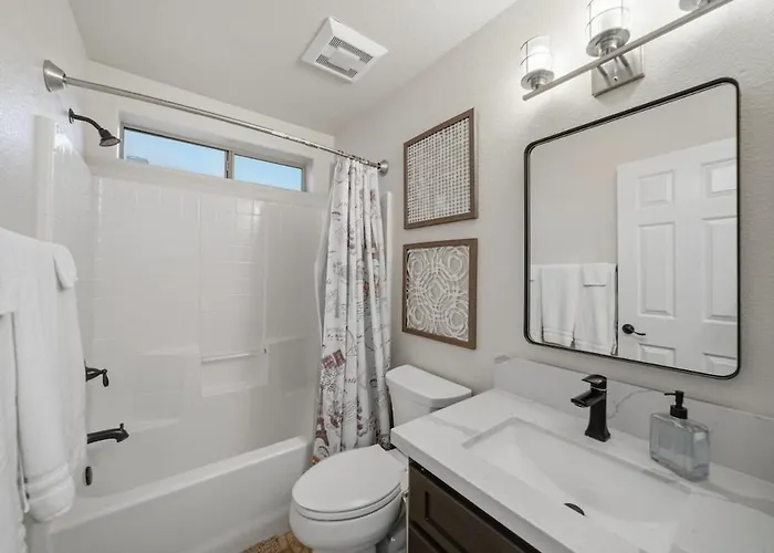 Hillside Hideaway - Pool, Bbq, Private Backyard Lake Havasu City