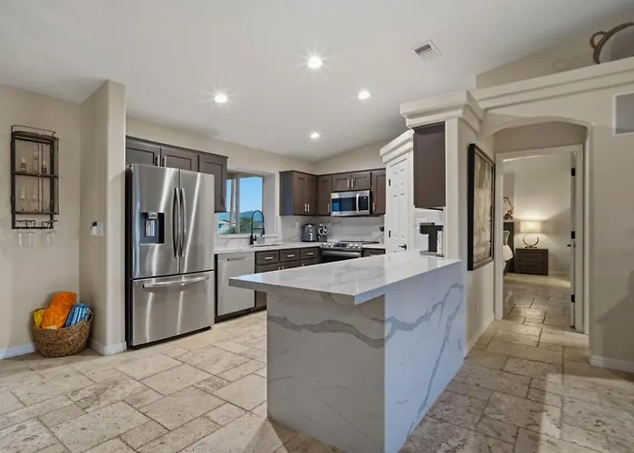 Hillside Hideaway - Pool, Bbq, Private Backyard Lake Havasu City