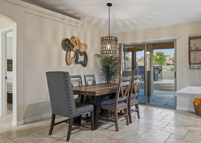Hillside Hideaway - Pool, Bbq, Private Backyard