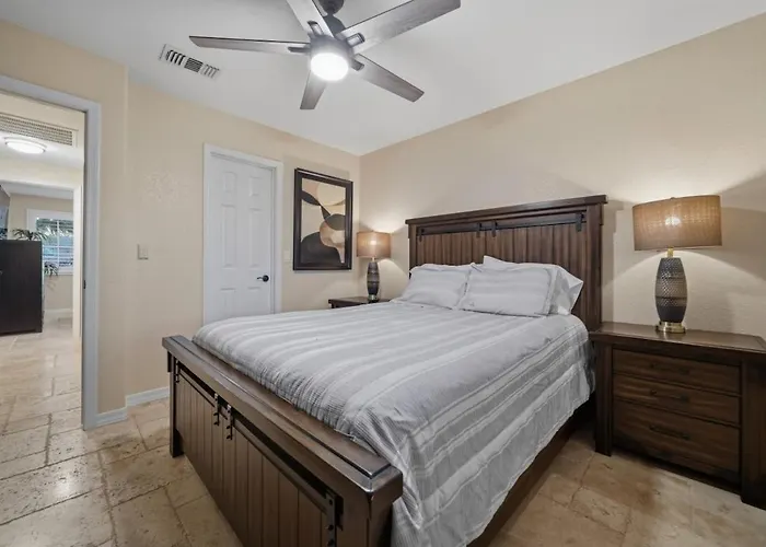 Villa Hillside Hideaway - Pool, Bbq, Private Backyard Lake Havasu City