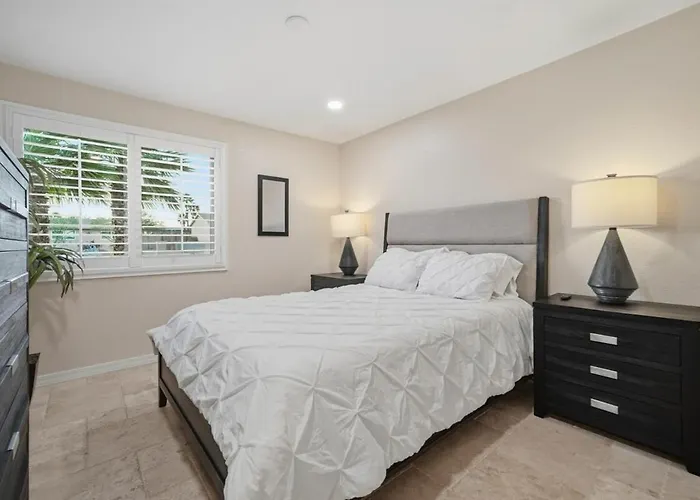 Hillside Hideaway - Pool, Bbq, Private Backyard Lake Havasu City
