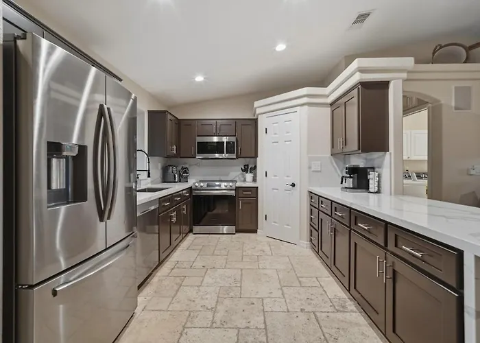 Hillside Hideaway - Pool, Bbq, Private Backyard Villa Lake Havasu City