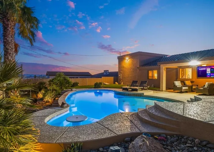 Hillside Hideaway - Pool, Bbq, Private Backyard Villa