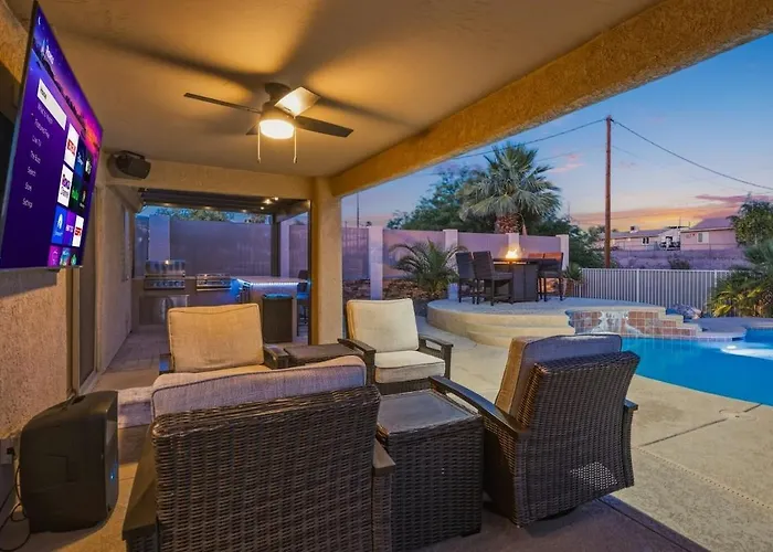 Villa Hillside Hideaway - Pool, Bbq, Private Backyard *