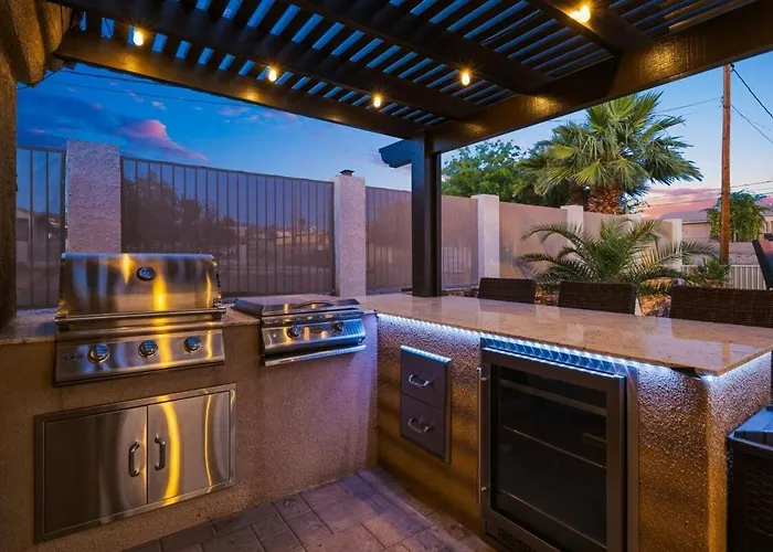 Hillside Hideaway - Pool, Bbq, Private Backyard *