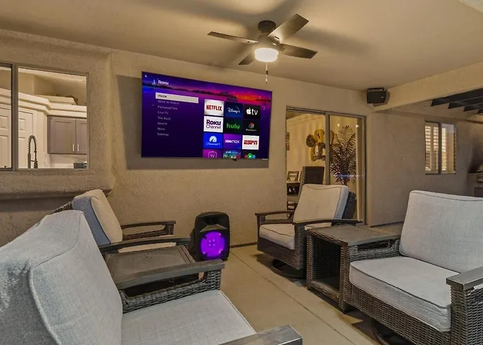 Hillside Hideaway - Pool, Bbq, Private Backyard Villa