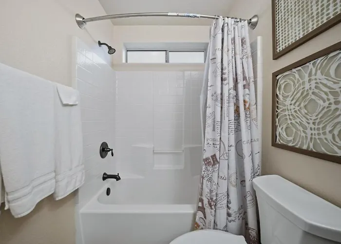 Hillside Hideaway - Pool, Bbq, Private Backyard * Lake Havasu City