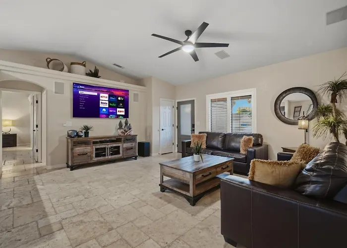 Hillside Hideaway - Pool, Bbq, Private Backyard Villa Lake Havasu City